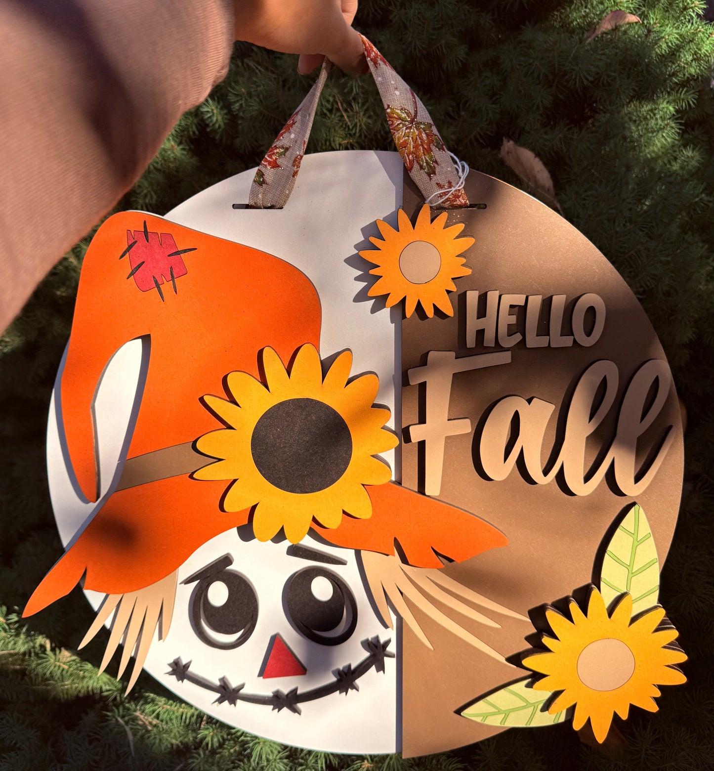 Hello Fall Scarecrow, Handmade 3D 16" Round Décor